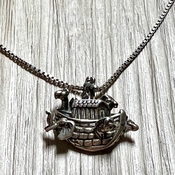 Vintage Designer Sterling Silver 18" Necklace & 3D Noah’s Ark Pendant - Picture 2 of 5